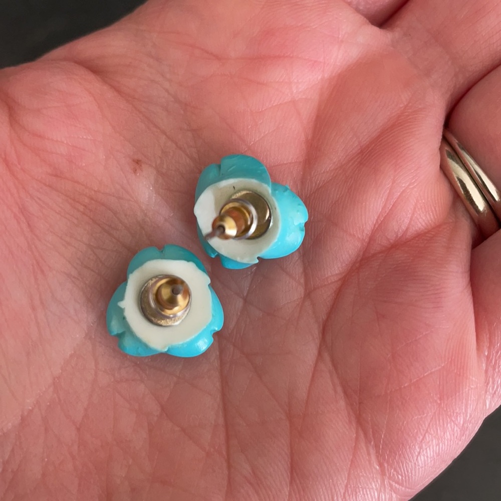 Rose Resin Stud Earrings in Turquoise EUC - Picture 4 of 4